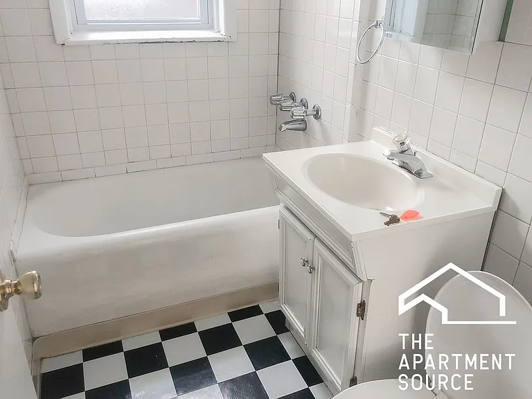 3527.5 N Broadway St #2E — Photo 4