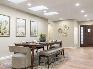 1105 Salamanca St NW, Los Ranchos De Albuquerque, NM 87107