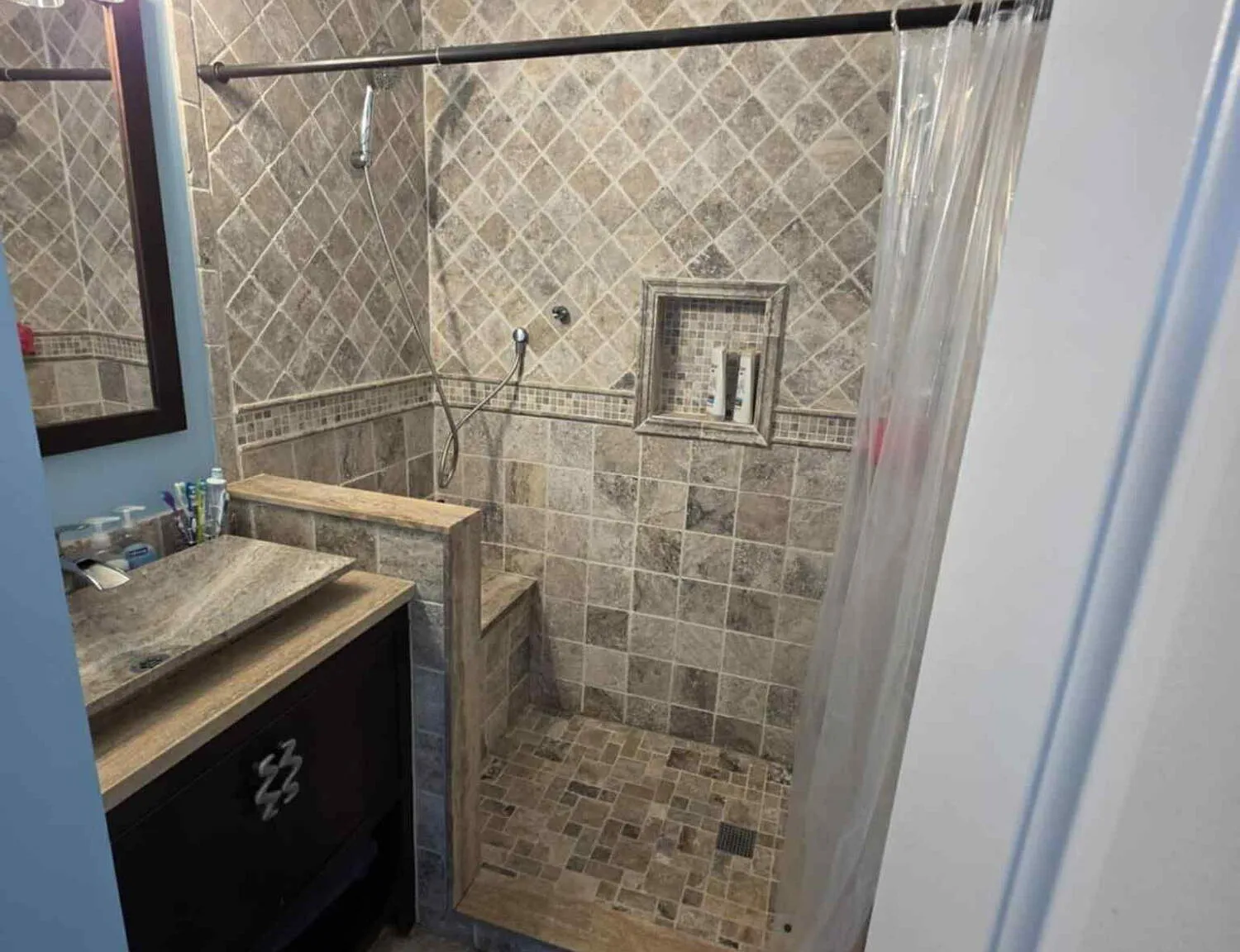 3 bed, 840 sqft, $2,500 — Photo 3