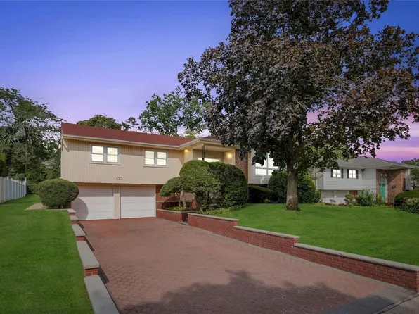 18 Dogwood Road, Searingtown, NY 11507