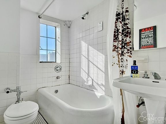 2nd image of 312 E 42nd St #2511
