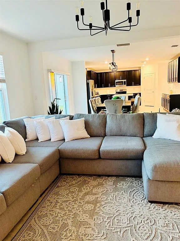 4 bed, 2.5 bath, 3165 sqft, $2,799 — Photo 4
