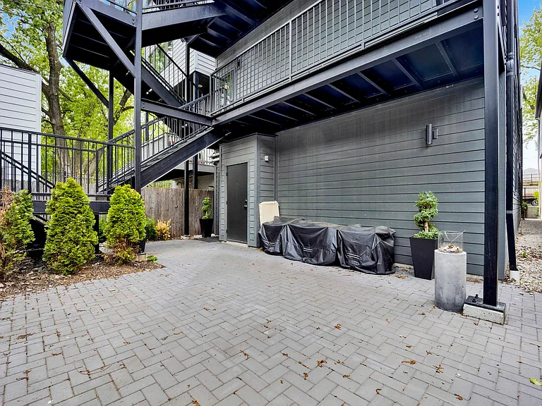 1109 W 16th St #1 — Photo 23