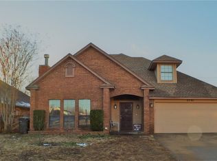 2701 Amber St, Moore, OK 73160