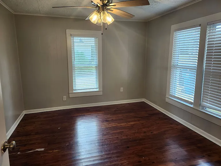 311 E Narroway — Photo 12