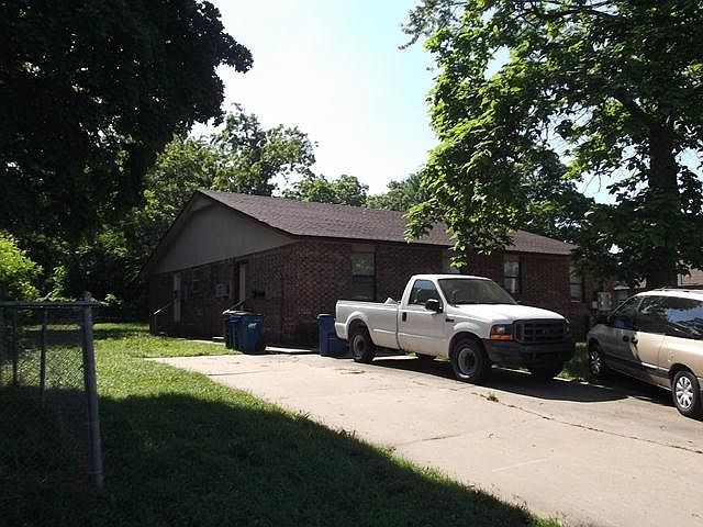1st image of 305 SE F St APT B
