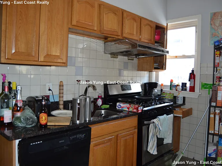66 Quint Ave #1 — Photo 3