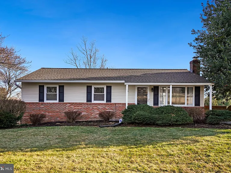 12316 Fountain Dr — Photo 1