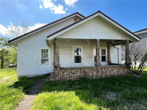 309 Elm St, Stover, MO 65078