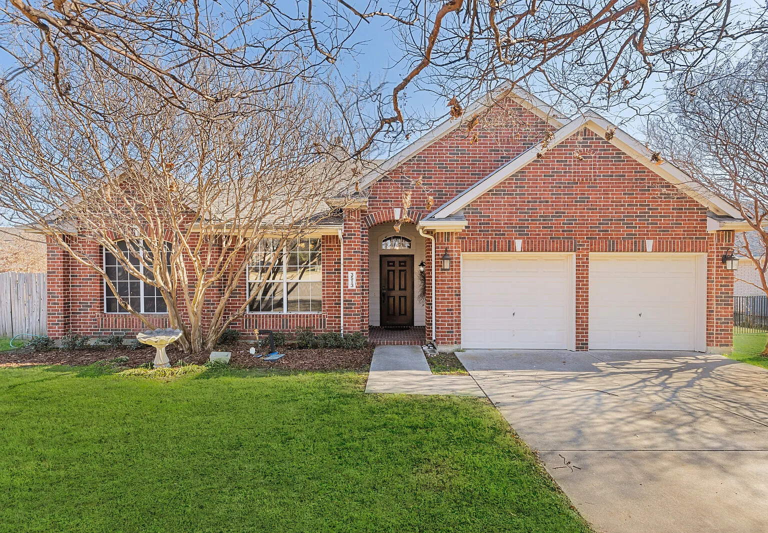3 bed, 2280 sqft, $8,262 — Photo 2