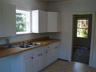4th image of 215 W Huntley St