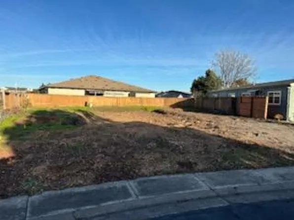 555 Freeman Rd Unit 105, Central Point, OR 97502