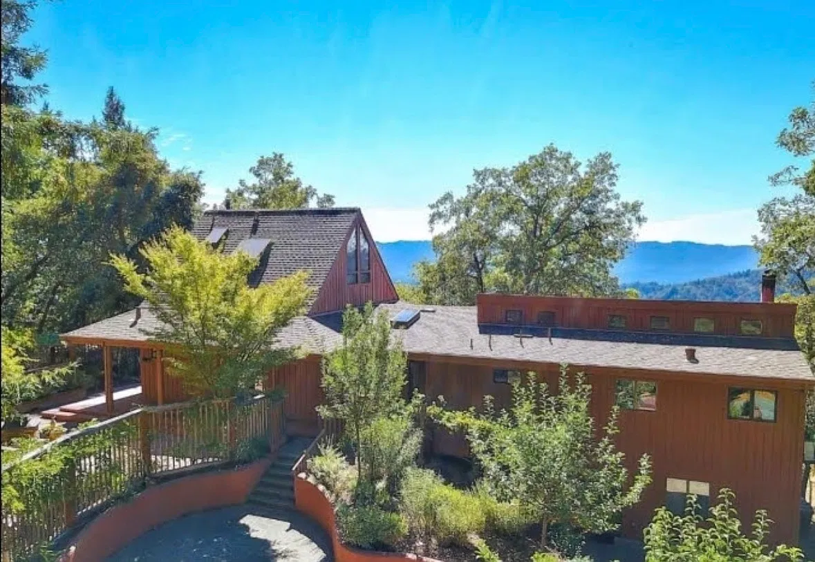 4 bed, 3.0 bath, 2940 sqft, $8,500 — Photo 1