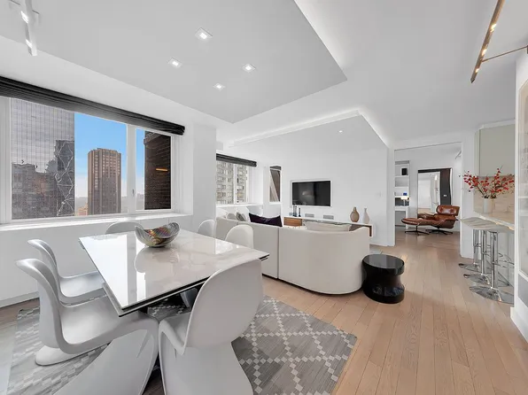 322 W 57th St #51M1, New York, NY 10019