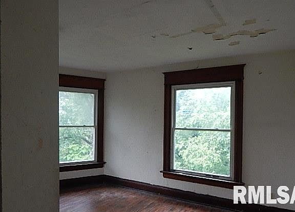 5th image of 1132 W 9th St