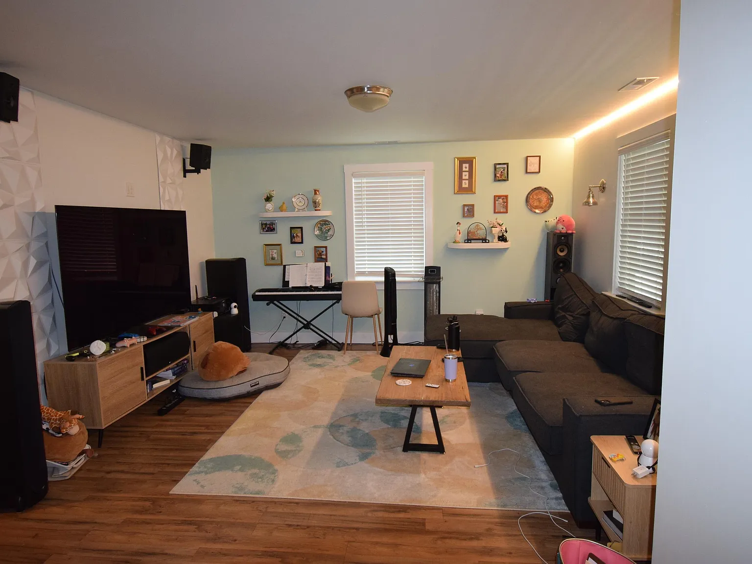 3 bed, 3.0 bath, 1312 sqft, $2,450 — Photo 2