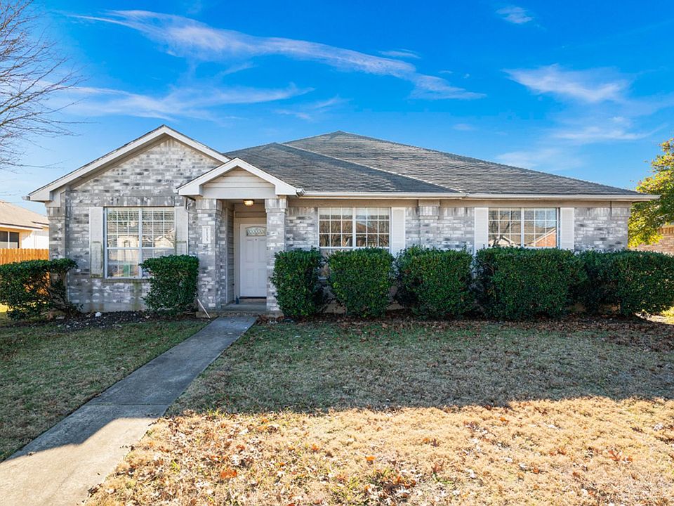 1st image of 1135 Disraeli Cir