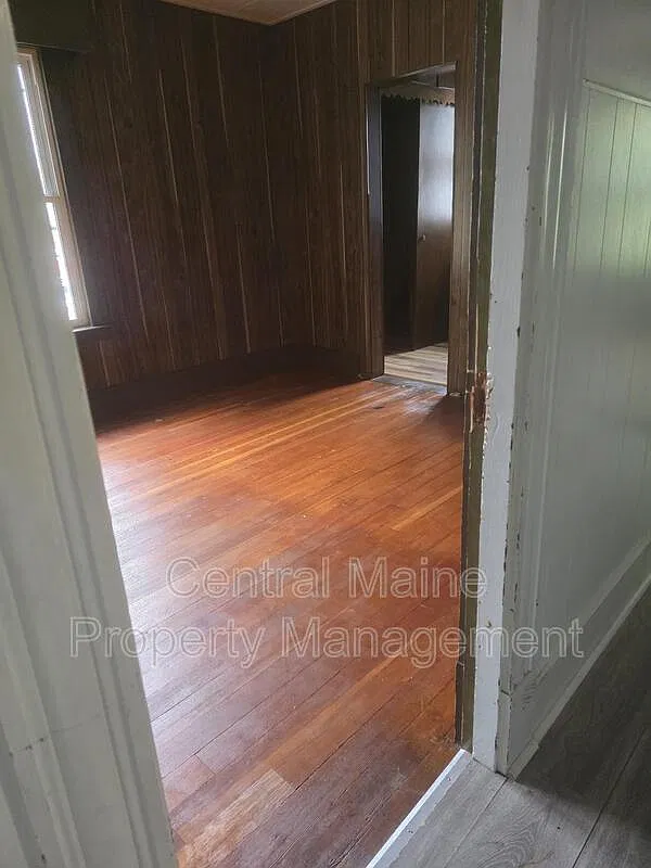 4 bed, 1.0 bath, $1,695 — Photo 4