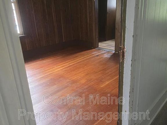 4th image of 176 Bates St