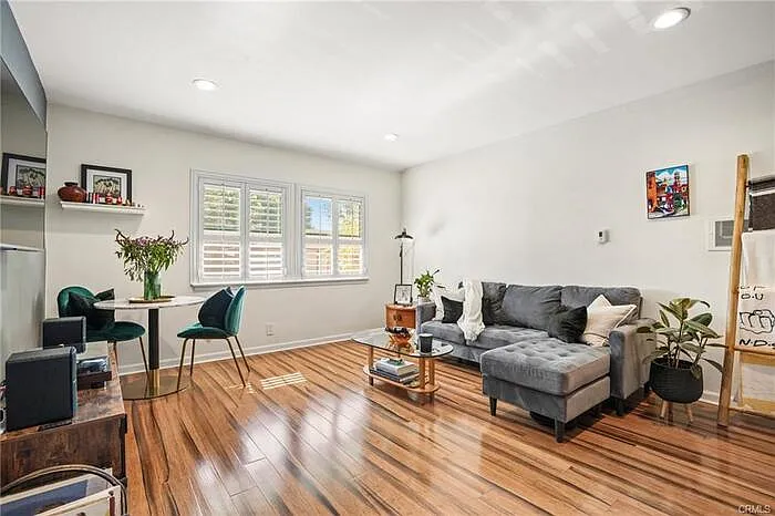 2 bed, 1.5 bath, 906 sqft, $3,000 — Photo 4