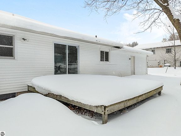 3rd image of 4032 Hearthside Dr