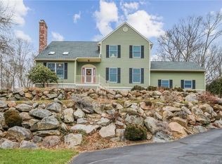 8 Holly St, Pawcatuck, CT 06379