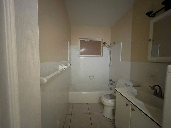 4th image of 3305 13th Ave W
