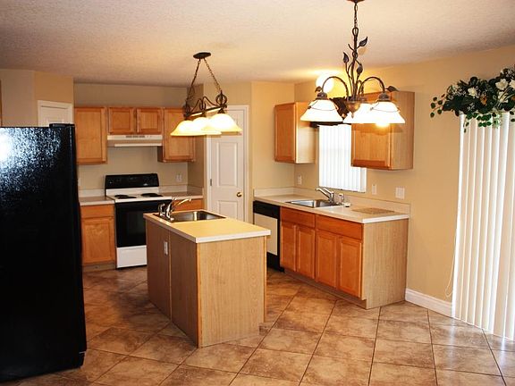 3rd image of 4702 Fiske Cir