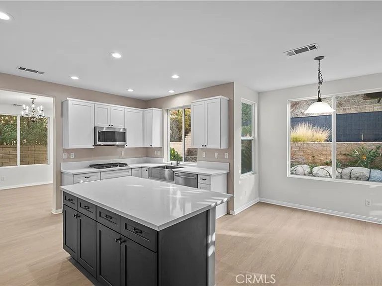 1728 Tamarron Dr — Photo 11