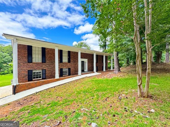 1665 Loch Lomond Trl SW, Atlanta, GA 30331
