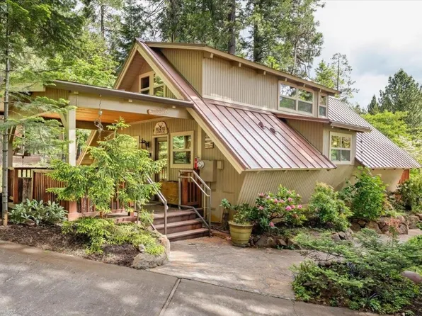 5204 Woodside Dr, Mount Shasta, CA 96067