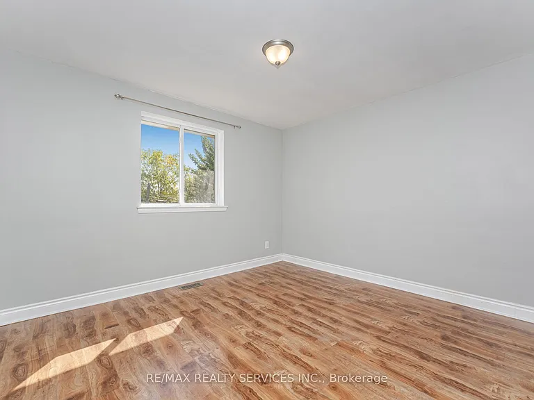 61 Avondale Blvd — Photo 17