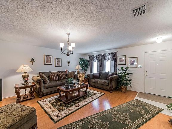 3rd image of 2132 Dayton Ln