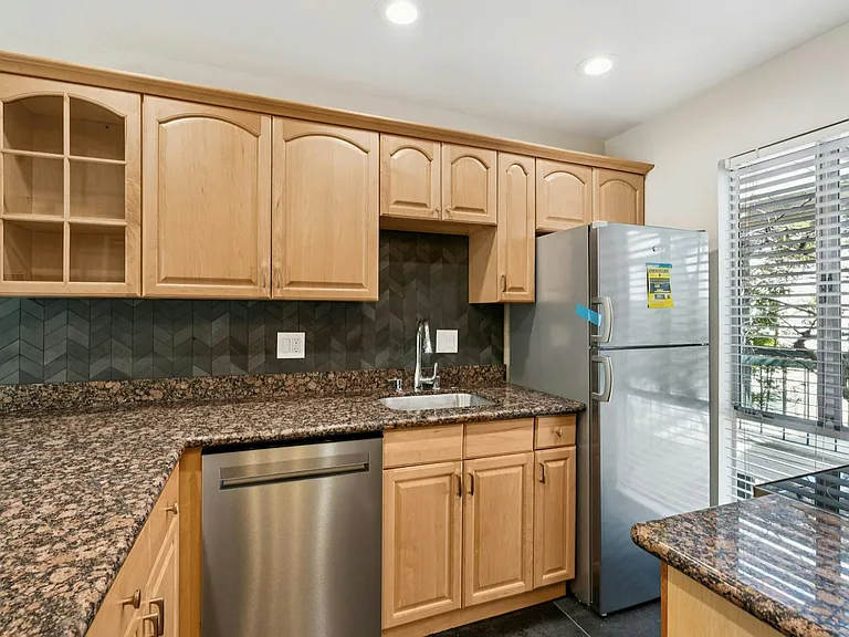 1411 Creekside Dr #28 — Photo 5
