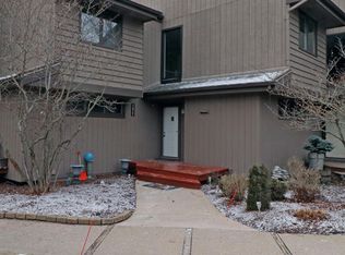 5421 Wild Oak Dr, East Lansing, MI 48823
