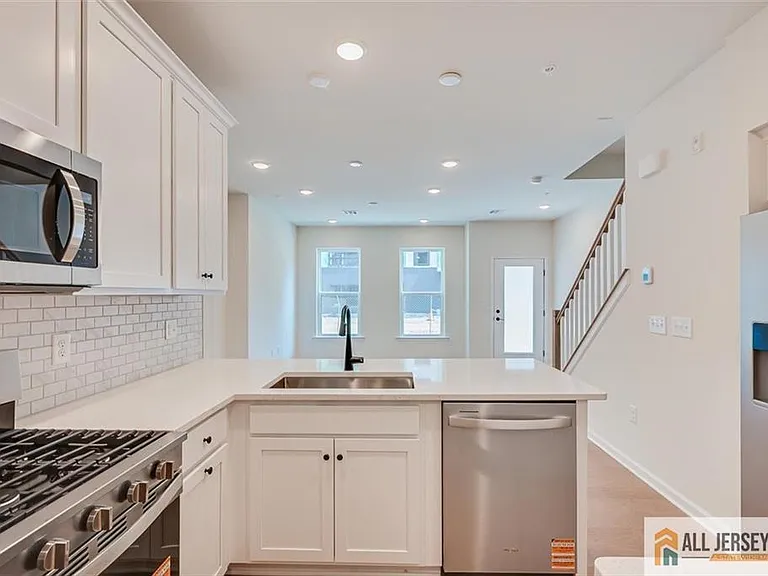 323 Sadie Cir — Photo 12