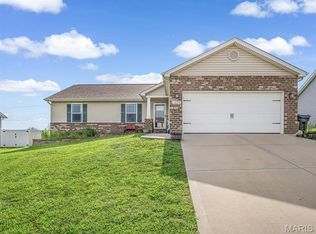 1225 Sherwood Ln, Waterloo, IL 62298