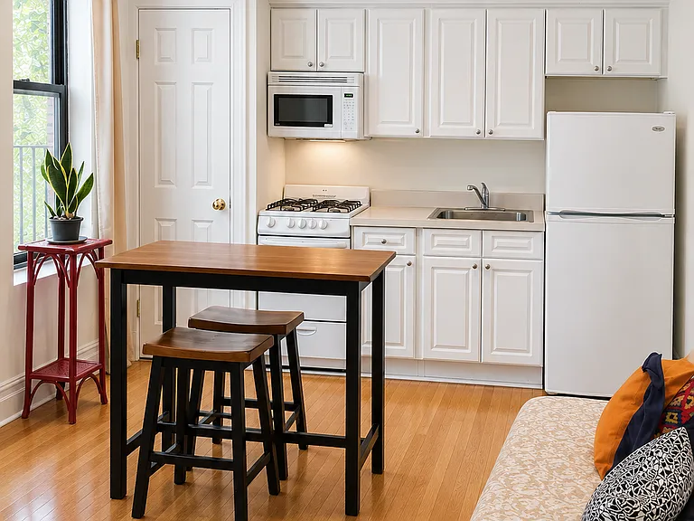 515 W 122nd St #6 — Photo 2