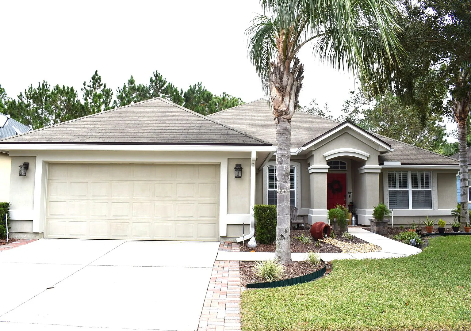 Beautiful 4 Bedroom 2 Bath Home Great Location To Beaches, Shopping & Highways! — Photo 2