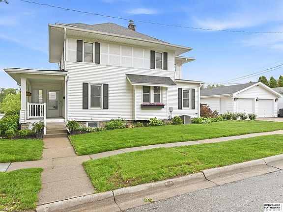4th image of 4402 Barker Ave