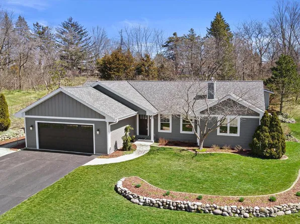 401 Prairie Hill WAY, Waterford, WI 53185