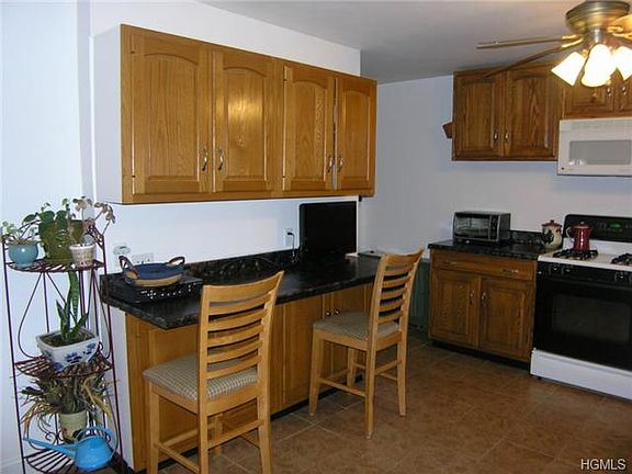 5th image of 218 Willow Dr