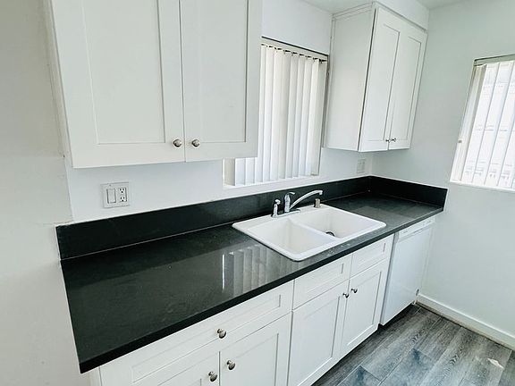 3rd image of 10717 Bloomfield St APT 2