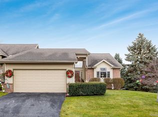2245 Willow Tree Dr, Brighton, MI 48116