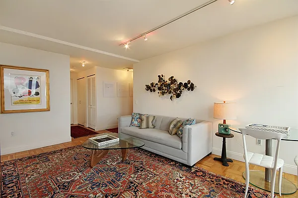 Rented by Corcoran | media 21