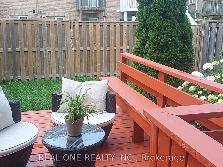 622 Candlestick Cir — Photo 15