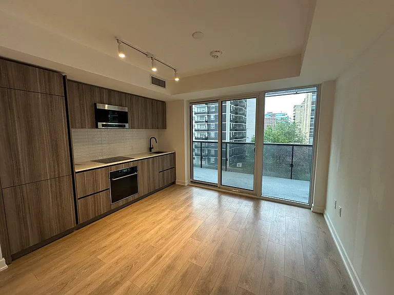117 Broadway Ave — Photo 2