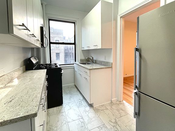 2nd image of 4101 Broadway #A4