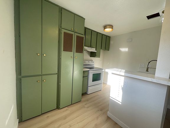 4th image of 3713 Oak Creek Dr APT G