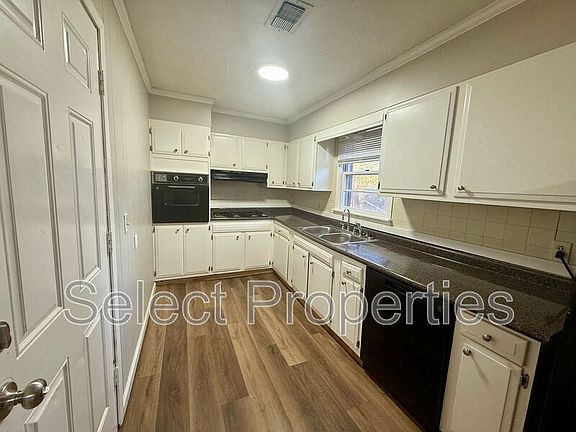 5th image of 3801 Devon Dr